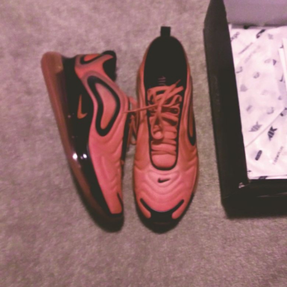 Size 10.5 Nike airmax 720